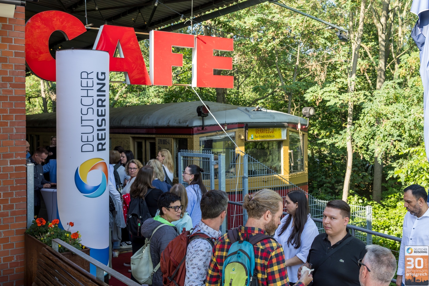 Großer Andrang beim Sommerstammtisch des Deutschen Reiserings in Berlin 2025